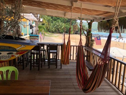 Beachfront Hut Upstairs Astra - Beach Shack Chalet photo