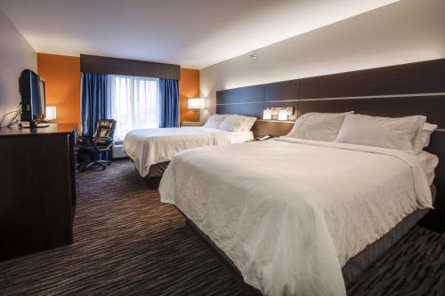 2 queen beds
