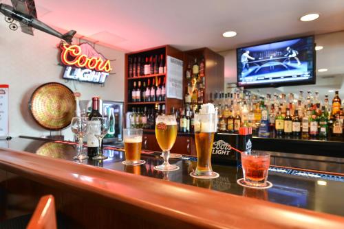 Holiday Inn New York-JFK Airport Area - image 2