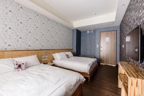 room detail thumbnail 2