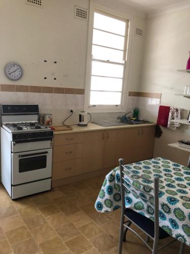 virtuve, The Pink House in Walgett