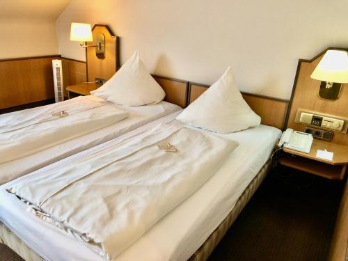 2 twin beds