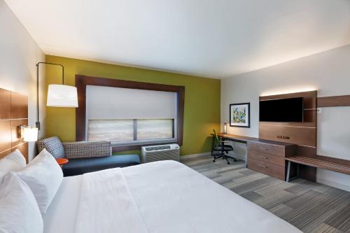 Holiday Inn Express and Suites Chanute, an IHG Hotel