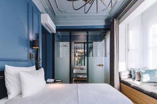 room detail thumbnail 1