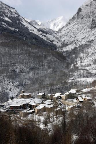 Apartament amb pati a la Vall Fosca, tranquilitat i bones vistes in Torre de Capdella