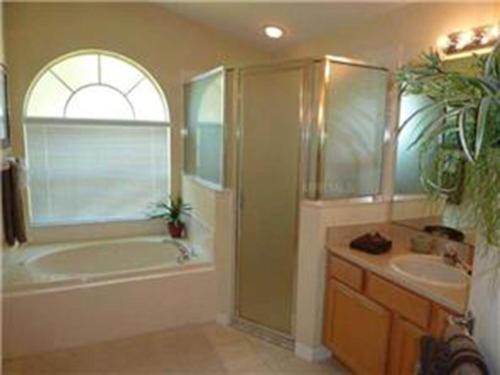 A great 5 bedroom house perfect for a family vacation - image 8
