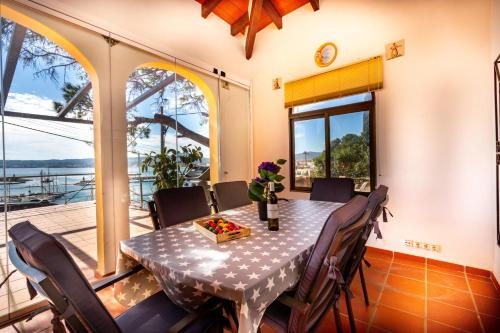 Puerto Paraiso - main image