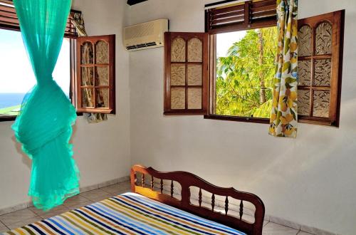 Les Merveilleux Flots de la Mer in Deshaies