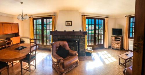 Pub/Lounge, Venasque Vue Apartment in Saint Mamet