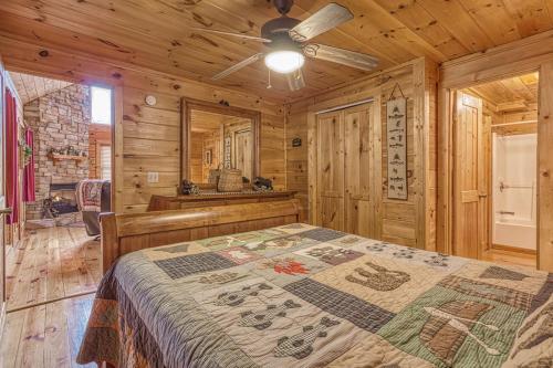 Cub Crossing, Free Attraction Tickets, Hot Tub, Pool Table, WIFI!!! detail
