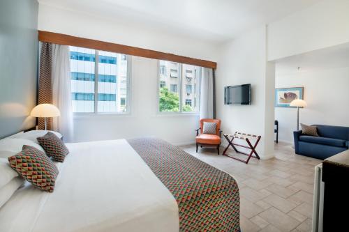 1 double bed, 1 twin bed