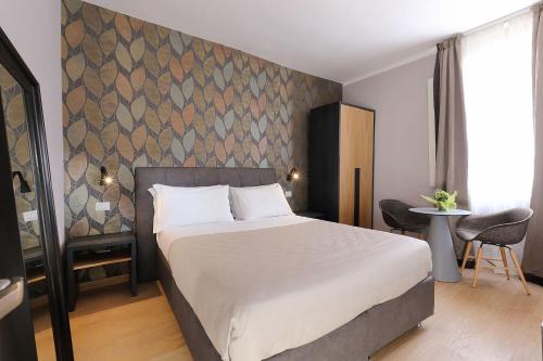 Standard Double or Twin Room image 8