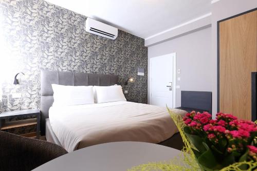 Standard Double or Twin Room image 3