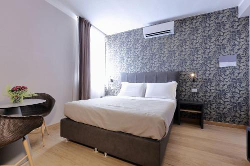 Standard Double or Twin Room image 2