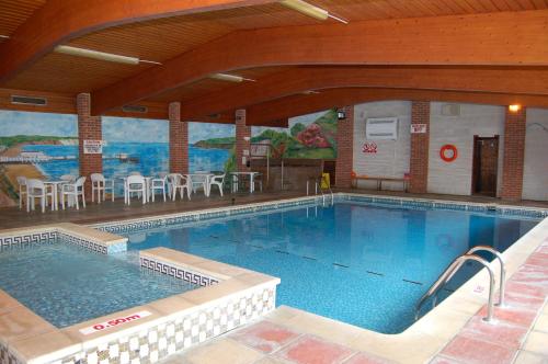 Swimming pool, The Wight                                                                        in Sandown North