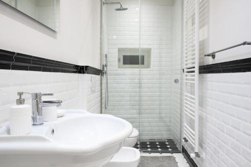 Gilbe One Apartment by Mamo Florence - image 6