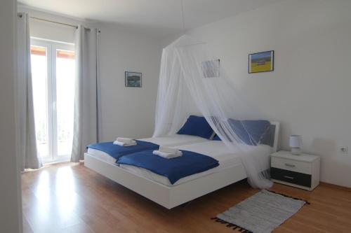  Kuća - apartmani Hrenky, Pension in Rogoznica