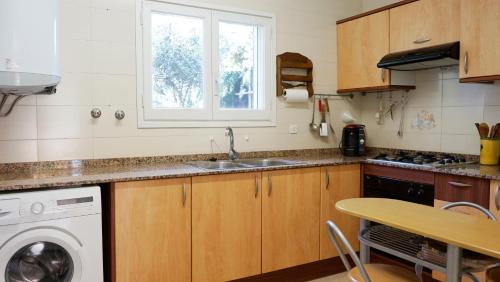 Konyha, Villa Paradise by MarCalma in El Paraiso