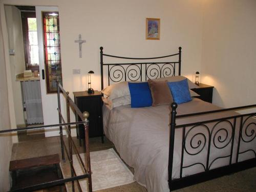  Adorable Tuscan cottage with beautiful garden just outside Lucca, sleeps 4 in Capannori