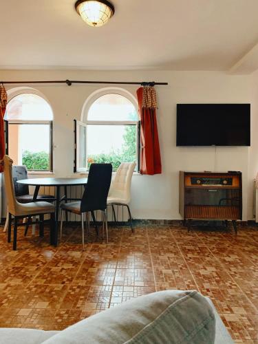 Villa Mihaela in อิชิชิ