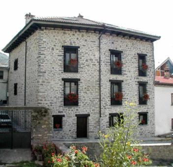  Apartamentos Casa Isabale, Pension in Biescas bei Yésero