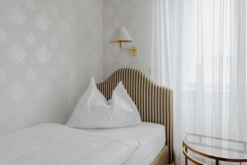 Hotel Hammer - image 9