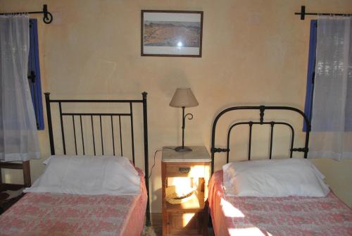 2 twin beds