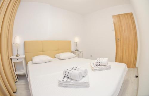 One-Bedroom Apartment image 10