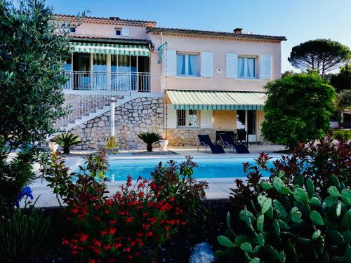 MAISON AXALY SAINT MARTIN D’ARDECHE 12 PERSONNES AVEC PISCINE