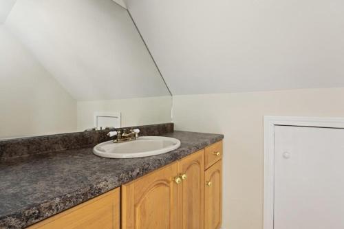 Cape Cod Homestel - image 3