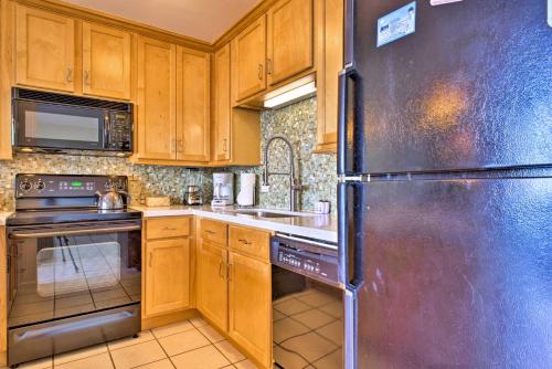 Bright Kihei Condo with Lanai and Pool - 100ft to Beach - image 7