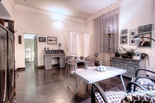 Chateau Třebešice - image 7