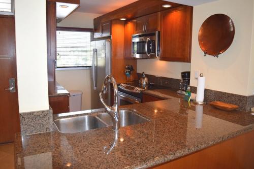 Luxury Oceanfront Condo with 180 Degree Panoramic Ocean View - image 6