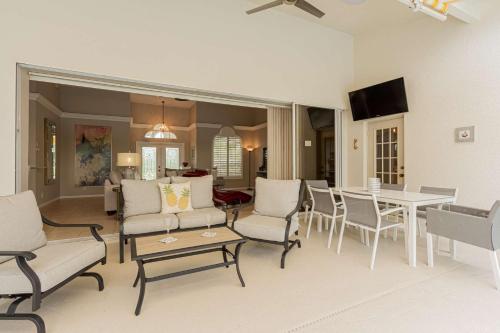 Briarwood- Terrazzo Lane with Lake View - image 5