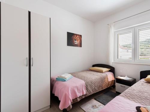 Simplistic Apartment in Neviđane with Balcony, Neviđane (photo 10)