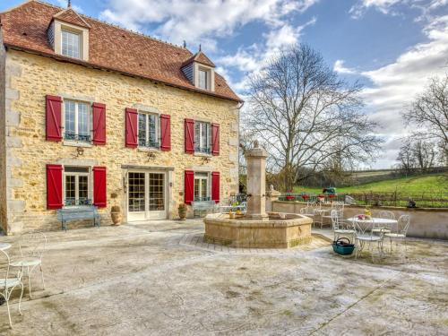 Cozy Holiday Home in Charenton-du-Cher by Riverside gîte à louer Bois d'Acons