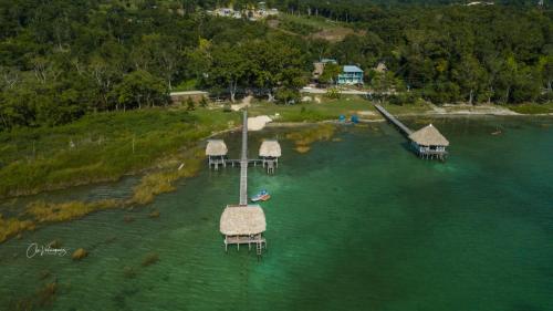 Ernesto Hotel & Restaurante in เอล เรเมท