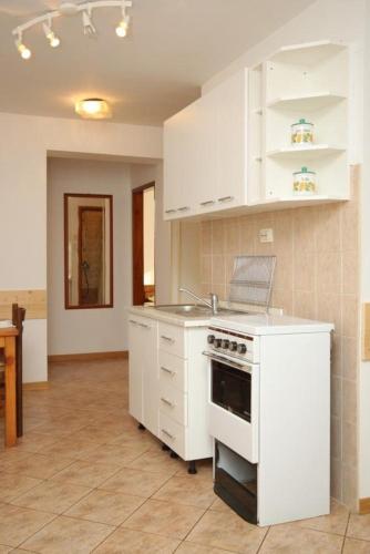 Apartments with a parking space Novigrad - 2551 - image 5