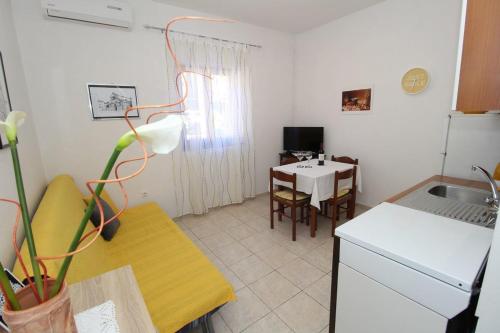 Apartments and rooms with parking space Pag - 13060 - image 6