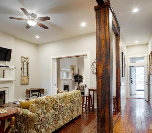 4 Bedroom Beauty in Historic Building