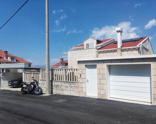 Apartments and rooms with parking space Dubrovnik - 18161 