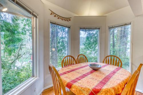 Marcia's Mercer Lake Chateau - image 8