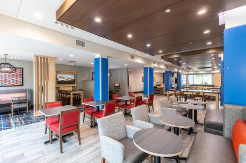 Holiday Inn Express & Suites Greenville S - Piedmont, an IHG Hotel