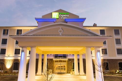 Holiday Inn Express & Suites Aiken an IHG Hotel - image 2