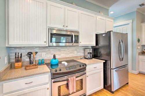 Upscale Gulf Retreat with Pool Access - half Mi to Beach - image 7