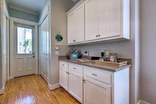 Upscale Gulf Retreat with Pool Access - half Mi to Beach - image 8