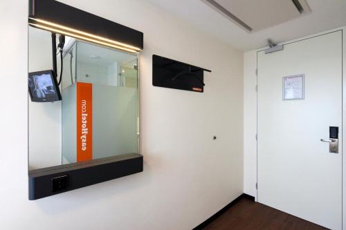 easyHotel Amsterdam City Centre South - image 10