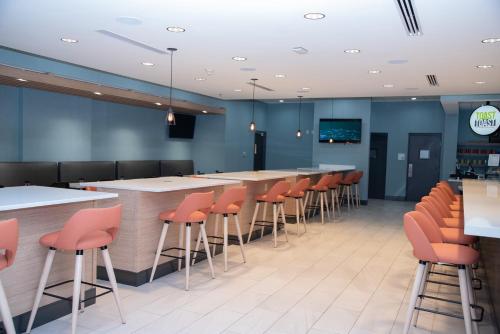홀리데이 인 & 스위트 페이엣빌 W-포트 브래그 지역, IHG - 레스토랑