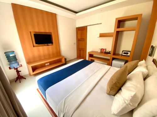 Deluxe Double Room - Tropical Bathroom without Private Pool image 3