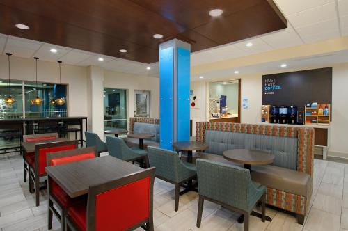 Holiday Inn Express & Suites Lake Charles South Casino Area, an IHG Hotel